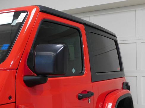 Used 2020 Jeep Wrangler Rubicon w/ Uconnect 4C Nav & Sound Group AWD/4WD image 18