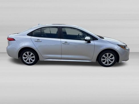 Used 2025 Toyota Corolla LE FWD image 3