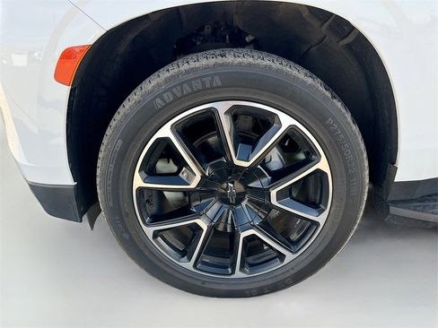 Used 2022 Chevrolet Suburban RST w/ Luxury Package image 33