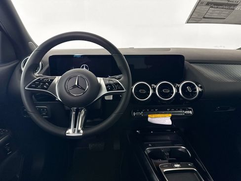 Used 2025 Mercedes-Benz GLA 250 image 21