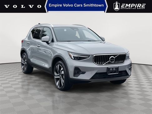 Used 2025 Volvo XC40 B5 Ultra w/ Protection Package Premier image 1