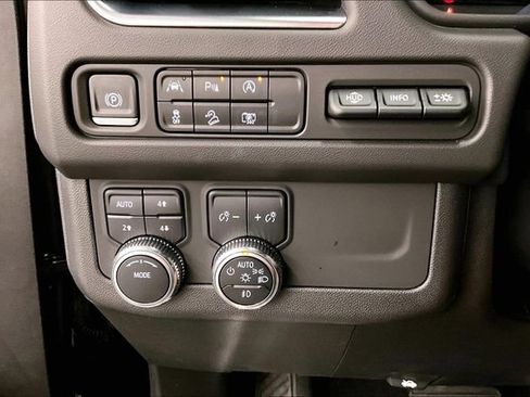 Used 2023 GMC Yukon AT4 w/ Technology Package AWD/4WD image 36