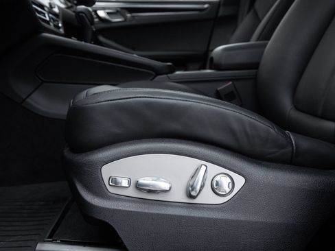 Certified 2026 Porsche Macan AWD/4WD image 21
