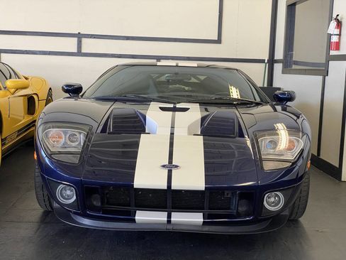 Used 2006 Ford GT image 2