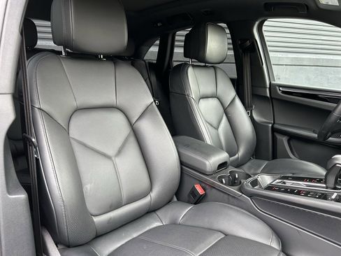 Certified 2025 Porsche Macan image 23