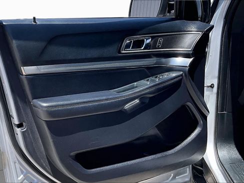 Used 2019 Ford Explorer XLT w/ Equipment Group 201A FWD image 21