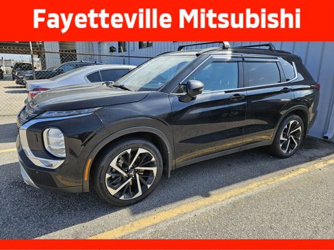 Used 2024 Mitsubishi Outlander SE image 7