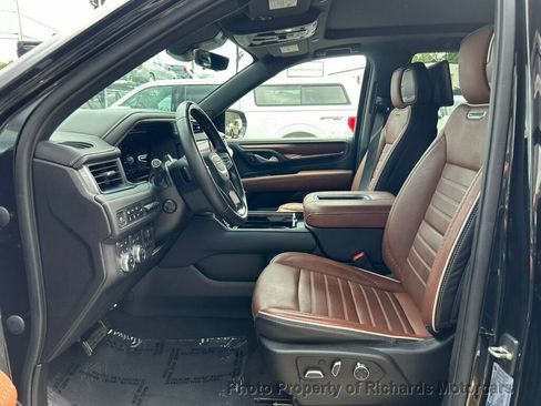 Used 2023 GMC Yukon Denali Ultimate AWD/4WD image 12