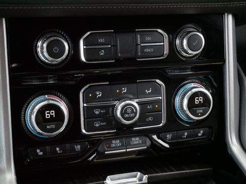 Used 2022 GMC Yukon Denali w/ Advanced Technology Package AWD/4WD image 23