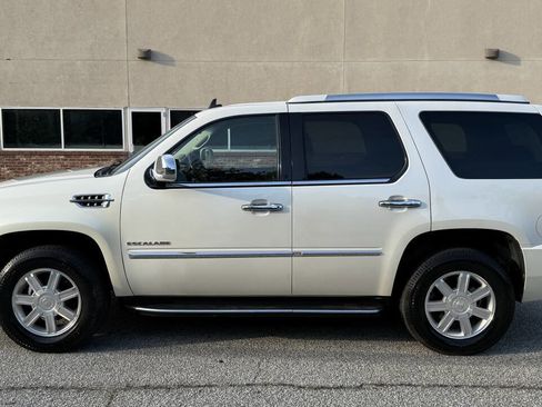 Used 2012 Cadillac Escalade 2WD image 4