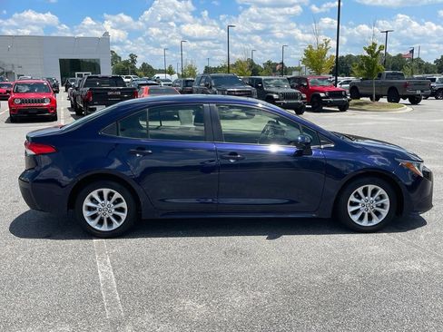 Used 2022 Toyota Corolla LE FWD image 19