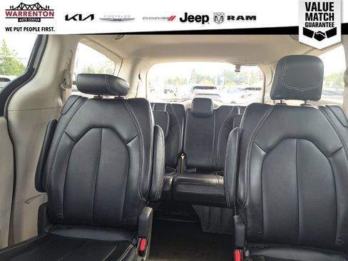 Used 2024 Chrysler Pacifica Touring-L FWD image 22