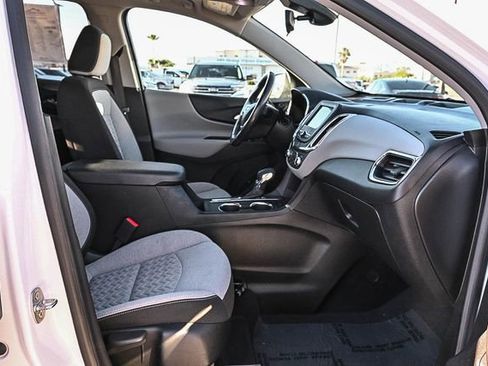 Used 2022 Chevrolet Equinox LT w/ Driver Convenience Package FWD image 18