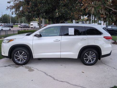 Used 2018 Toyota Highlander XLE AWD/4WD image 7