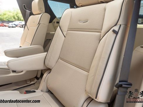 Used 2023 Cadillac Escalade Premium Luxury image 25