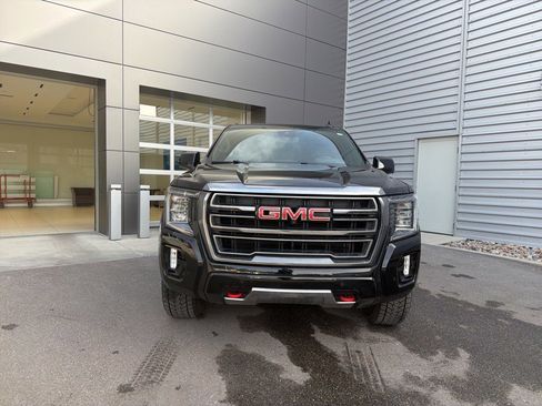 Used 2023 GMC Yukon XL AT4 image 2