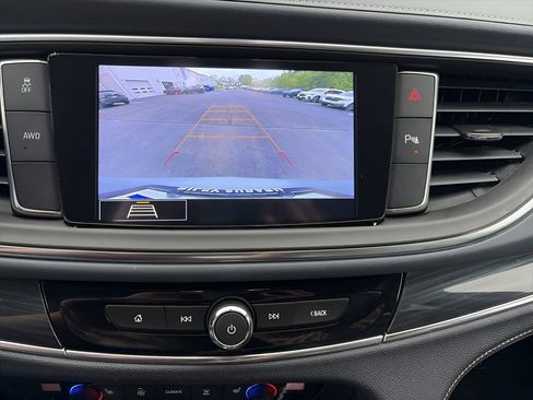 Used 2020 Buick Enclave Essence AWD/4WD image 24