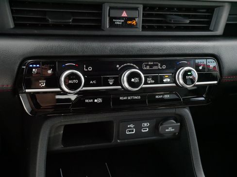 Used 2025 Honda Pilot Black Edition image 23