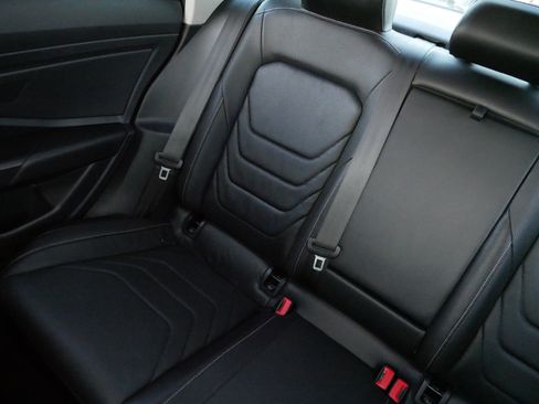 Used 2019 Volkswagen Jetta SEL Premium image 12