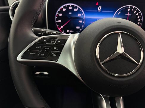 Used 2025 Mercedes-Benz GLC 350e 4MATIC image 13