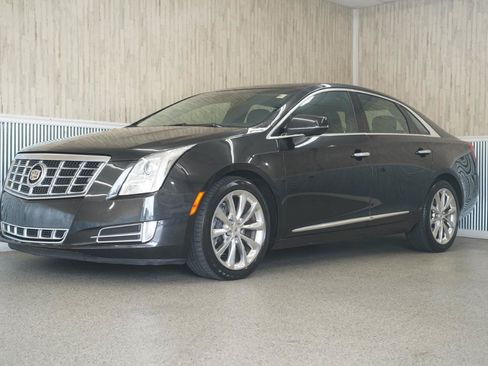 Used 2013 Cadillac XTS Luxury w/ Driver Awareness Package FWD image 4