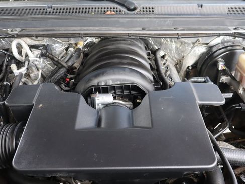 Used 2018 Chevrolet Suburban LT AWD/4WD image 38