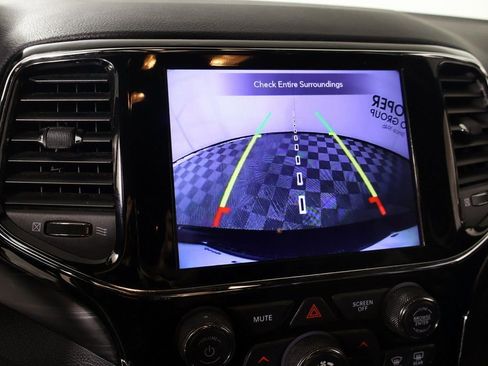 Used 2020 Jeep Grand Cherokee Altitude image 6