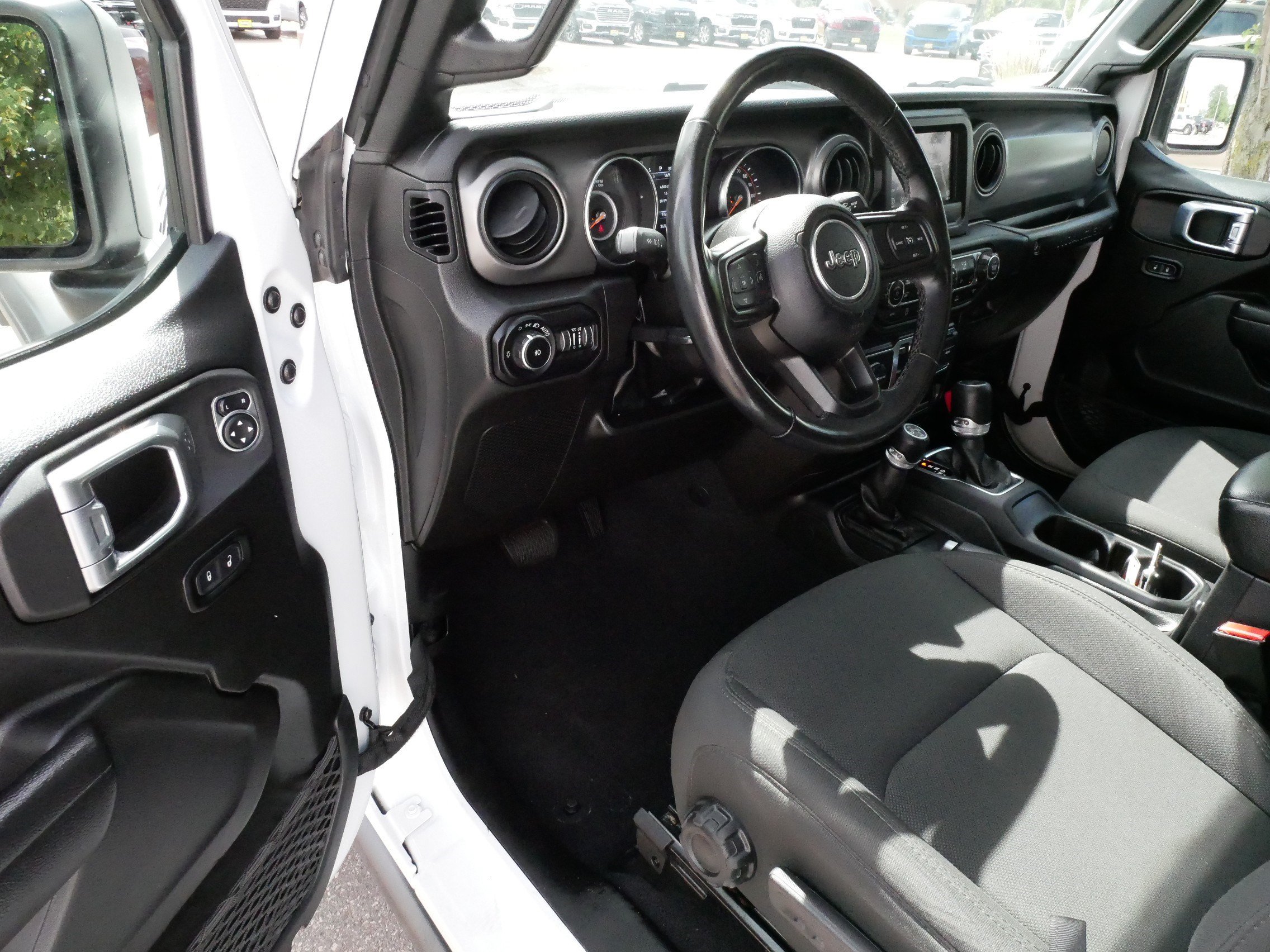 Used 2022 Jeep Wrangler Sport AWD/4WD image 9