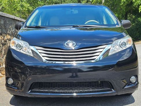 Used 2014 Toyota Sienna XLE FWD image 5
