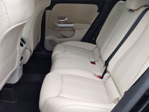 Used 2022 Mercedes-Benz GLA 250 4MATIC image 17