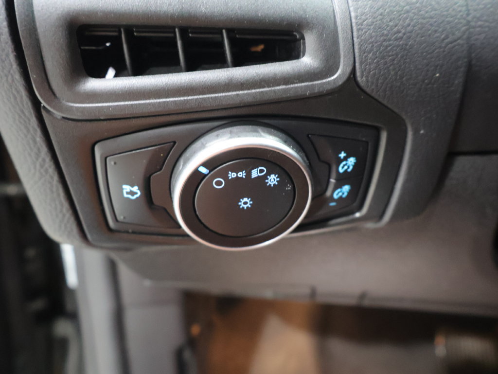 Used 2015 Ford Focus SE FWD image 28
