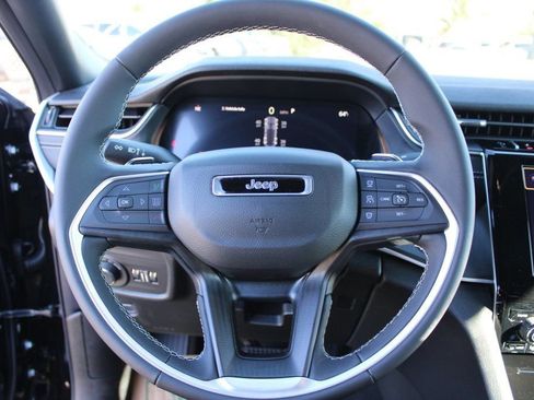 New 2025 Jeep Grand Cherokee Laredo image 13