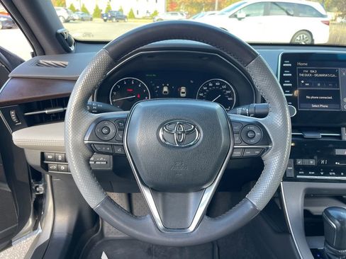 Used 2019 Toyota Avalon Limited image 16