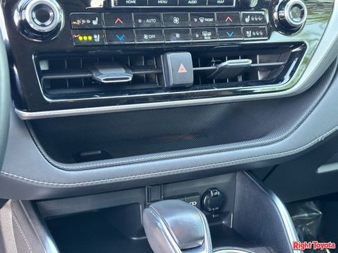 Used 2021 Toyota Highlander Platinum AWD/4WD image 28