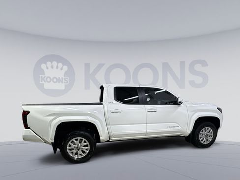 Used 2025 Toyota Tacoma SR5 image 13