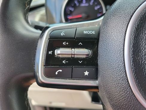 Used 2024 Kia Carnival EX FWD image 30