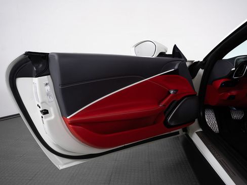 Certified 2025 Ferrari Roma Spider RWD image 18
