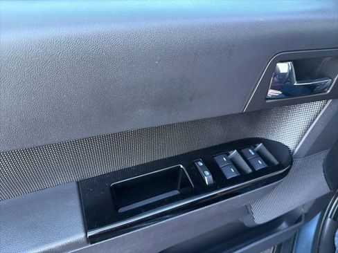 Used 2010 Ford Escape Limited image 19