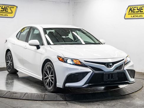 Used 2024 Toyota Camry SE FWD image 5
