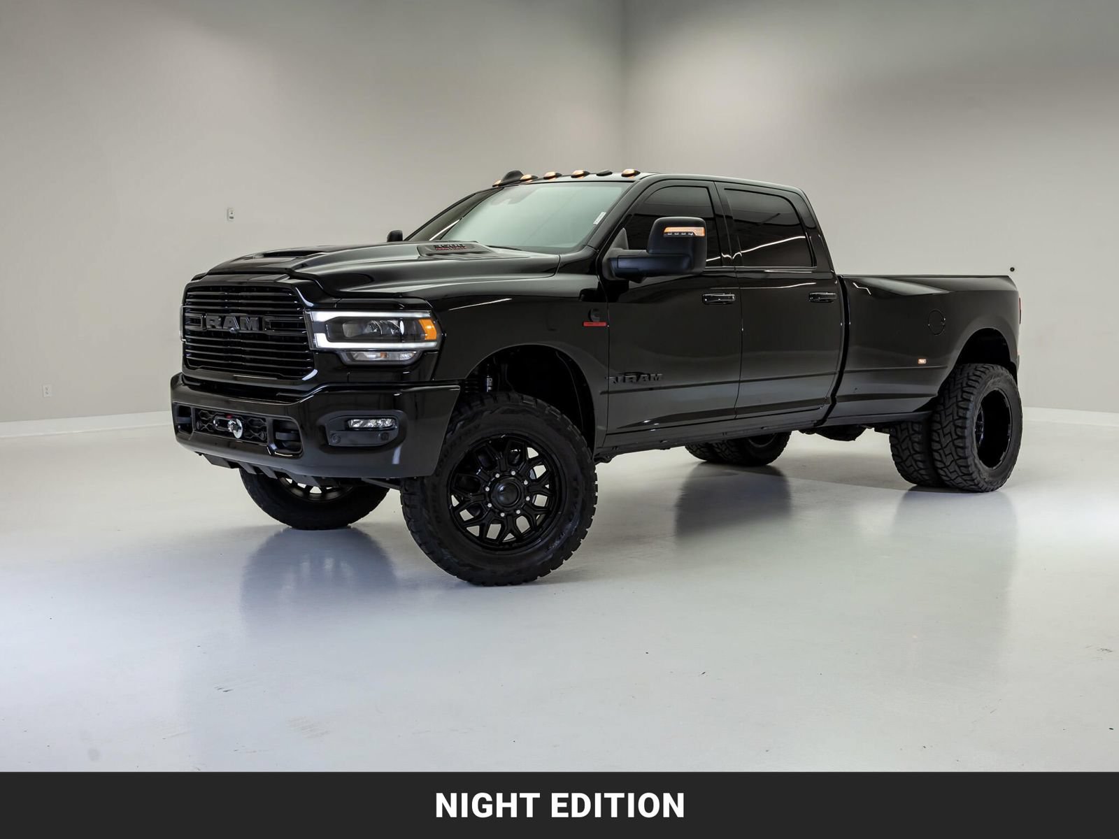 Used 2024 RAM 3500 Laramie w/ Night Edition AWD/4WD image 4