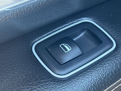 Used 2023 RAM 1500 Laramie AWD/4WD image 32