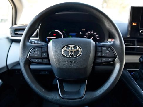 Used 2025 Toyota Sienna LE FWD image 13