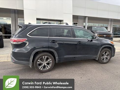 Used 2016 Toyota Highlander XLE image 5