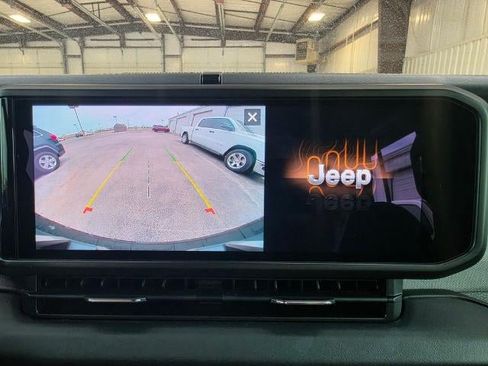 Used 2024 Jeep Wrangler Unlimited Sahara AWD/4WD image 19