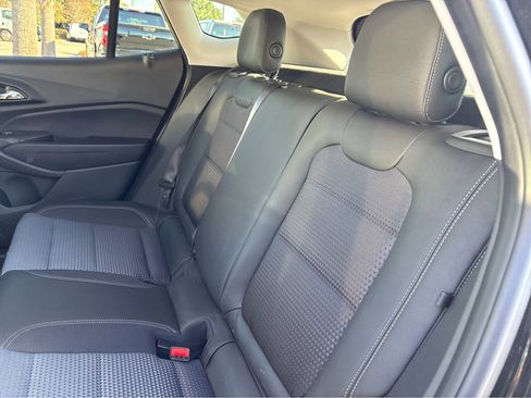 Used 2025 Chevrolet Trax LT image 18
