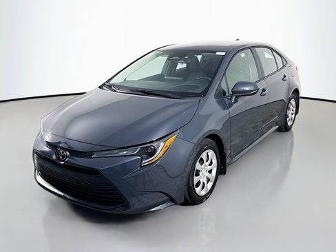 Used 2025 Toyota Corolla LE image 4