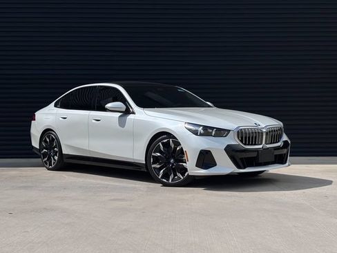 Used 2026 BMW 530i w/ M Sport Package RWD image 9