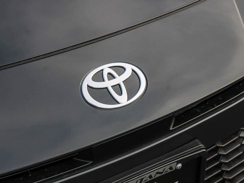 Used 2026 Toyota Camry SE w/ Convenience Package FWD image 5