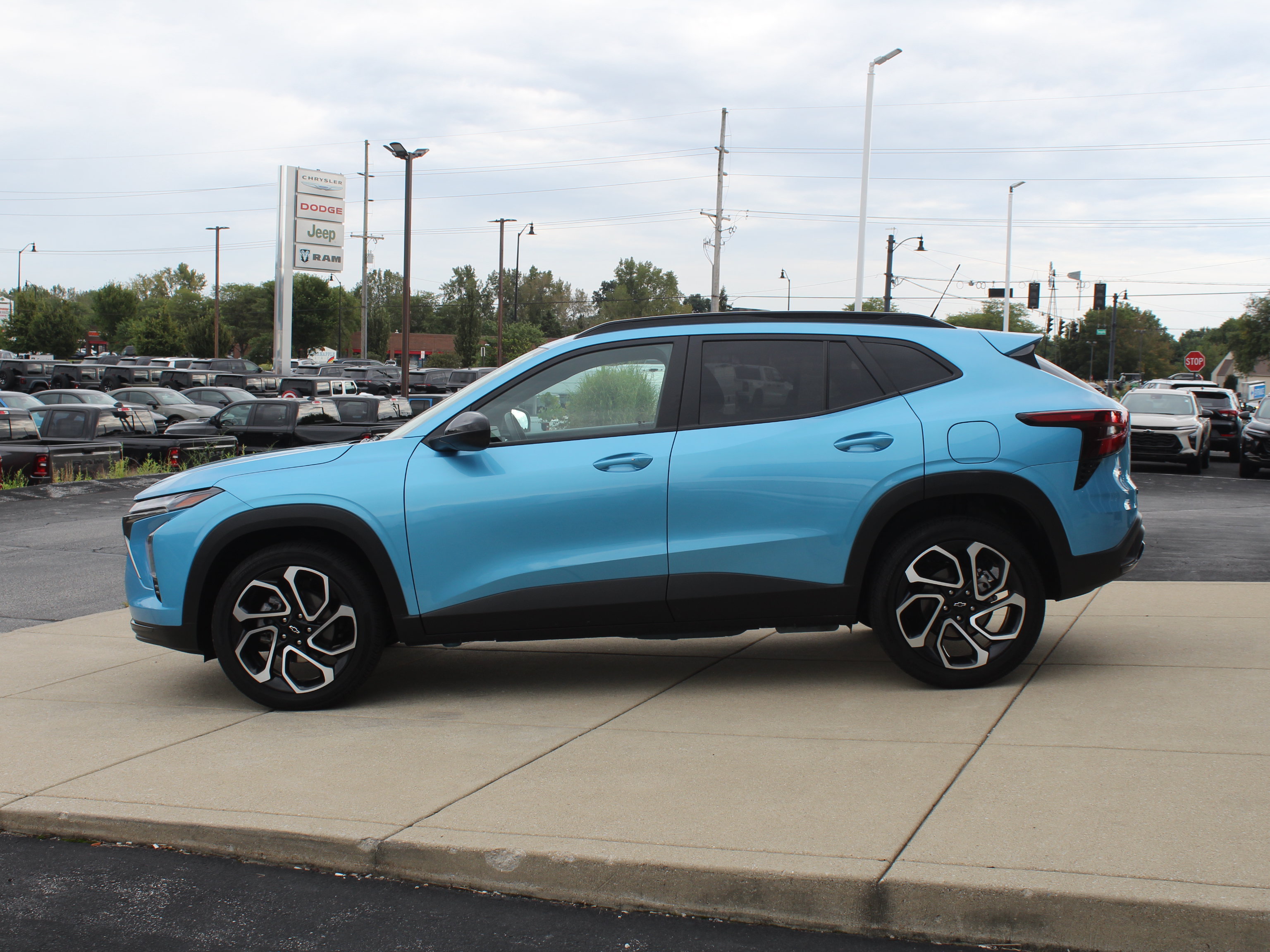 Used 2025 Chevrolet Trax RS w/ Driver Confidence Package FWD image 9