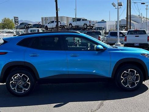 New 2026 Chevrolet Trax LT w/ LT Convenience Package image 4